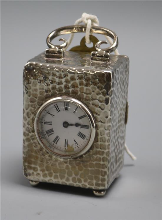 An Edwardian silver cased travelling timepiece by William Comyns, London, 1901, 11cm over handle.